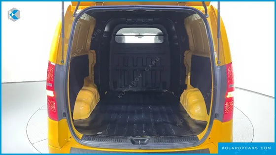 HYUNDAI STAREX VAN 5-SEATER