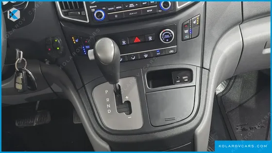 HYUNDAI STAREX WAGON 12-SEATER