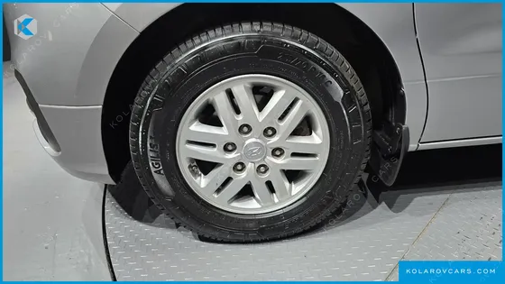 HYUNDAI STAREX VAN 5-SEATER