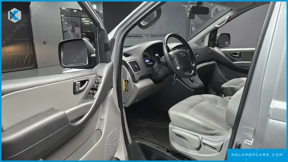 HYUNDAI STAREX VAN 5-SEATER