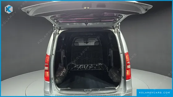 HYUNDAI STAREX VAN 5-SEATER