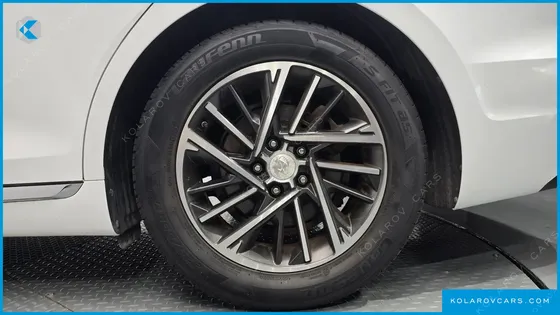 HYUNDAI GRANDEUR 3.0 LPI RENT CAR