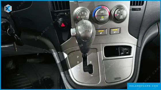 HYUNDAI STAREX 5-SEATER VAN