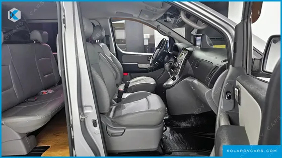HYUNDAI STAREX 5-SEATER VAN
