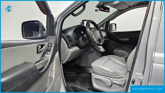 HYUNDAI STAREX 5-SEATER VAN