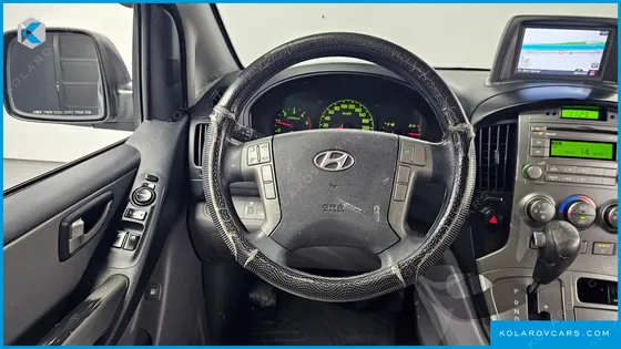 HYUNDAI STAREX 5-SEATER VAN