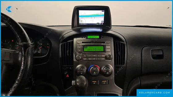 HYUNDAI STAREX 5-SEATER VAN