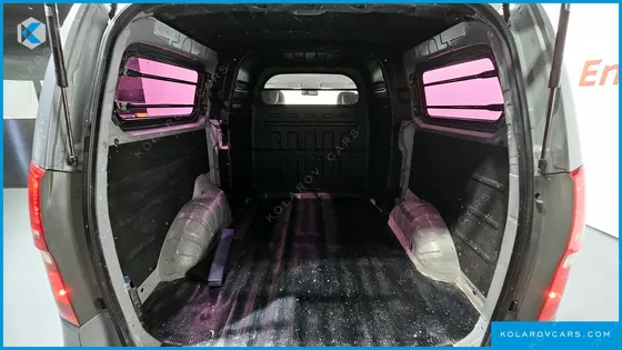 HYUNDAI STAREX 5-SEATER VAN