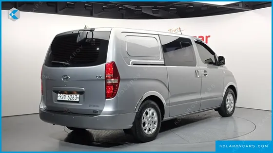 HYUNDAI STAREX 5-SEATER VAN
