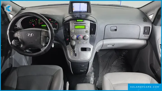 HYUNDAI STAREX 5-SEATER VAN