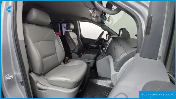 HYUNDAI STAREX 5-SEATER VAN