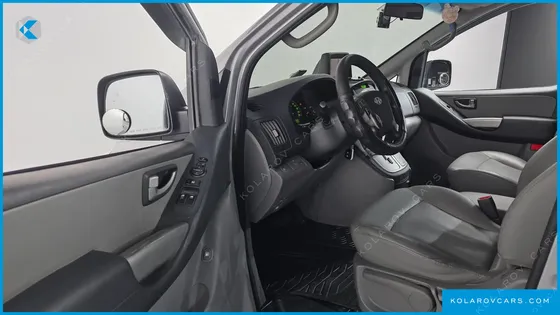 HYUNDAI STAREX 5-SEATER VAN