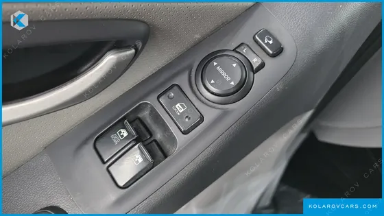 HYUNDAI STAREX 5-SEATER VAN