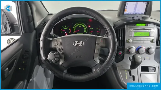 HYUNDAI STAREX 5-SEATER VAN