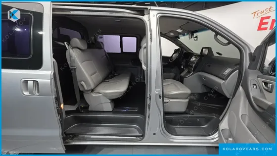 HYUNDAI STAREX 5-SEATER VAN