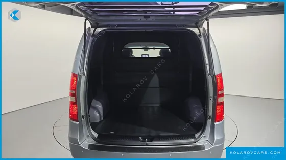 HYUNDAI STAREX 5-SEATER VAN