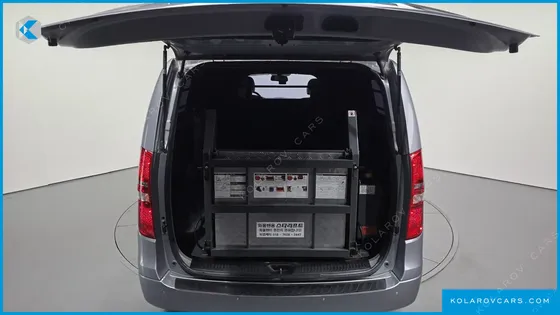 HYUNDAI STAREX 5-SEATER VAN