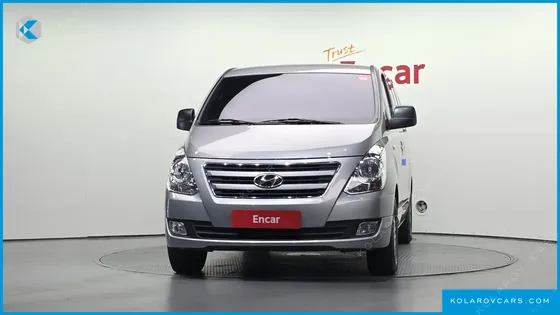 HYUNDAI STAREX 5-SEATER VAN