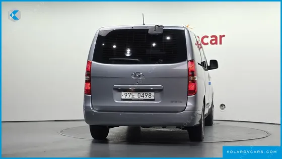 HYUNDAI STAREX 5-SEATER VAN