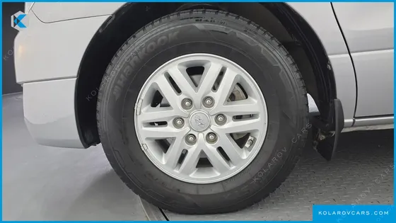 HYUNDAI STAREX 5-SEATER VAN