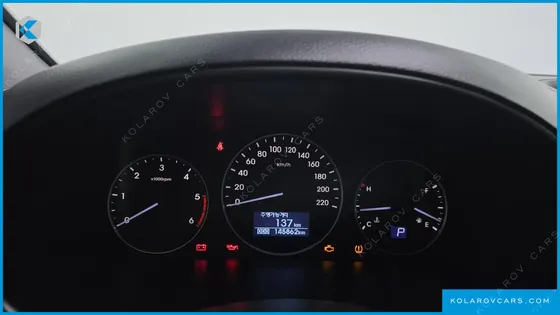 HYUNDAI STAREX 5-SEATER VAN