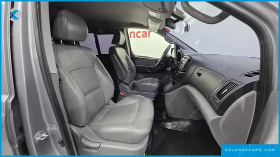 HYUNDAI STAREX 5-SEATER VAN