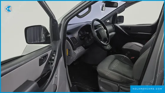 HYUNDAI STAREX 5-SEATER VAN