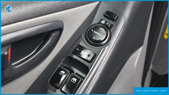 HYUNDAI STAREX 5-SEATER VAN