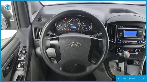 HYUNDAI STAREX 5-SEATER VAN