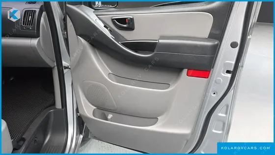 HYUNDAI STAREX 5-SEATER VAN