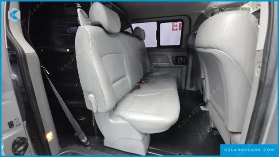 HYUNDAI STAREX 5-SEATER VAN