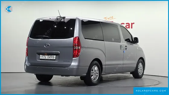 HYUNDAI STAREX 5-SEATER VAN