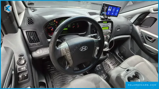 HYUNDAI STAREX 3-SEATER VAN