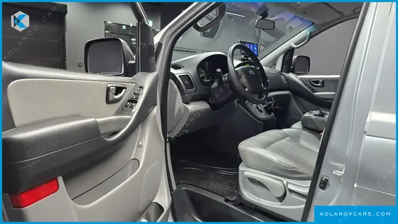 HYUNDAI STAREX 3-SEATER VAN