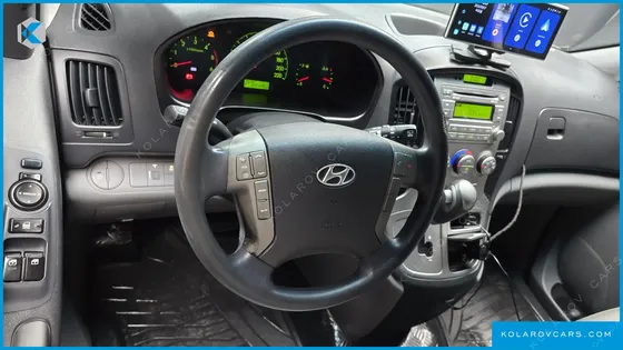 HYUNDAI STAREX 3-SEATER VAN
