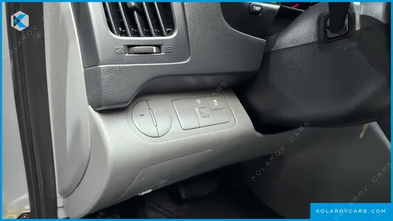 HYUNDAI STAREX 3-SEATER VAN