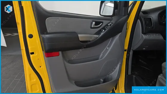 HYUNDAI STAREX GUARD CAR OF CHILDREN