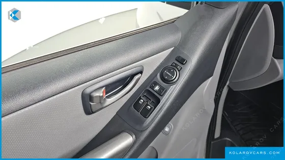 HYUNDAI STAREX 12-SEATER WAGON