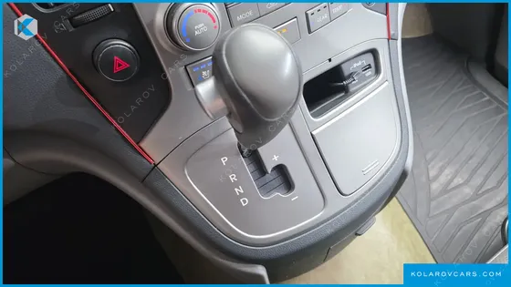HYUNDAI STAREX 12-SEATER WAGON