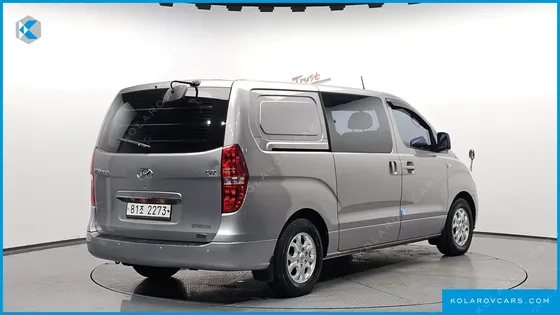 HYUNDAI STAREX 5-SEATER VAN