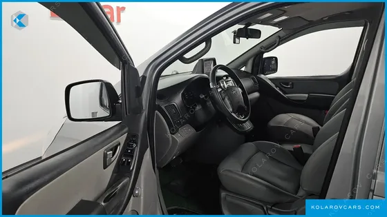 HYUNDAI STAREX 5-SEATER VAN