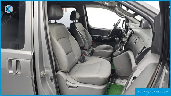 HYUNDAI STAREX 5-SEATER VAN