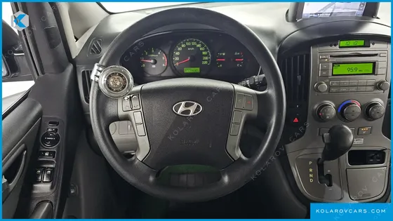 HYUNDAI STAREX 5-SEATER VAN