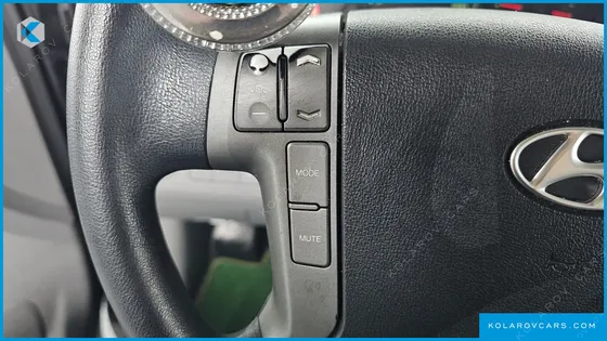 HYUNDAI STAREX 5-SEATER VAN