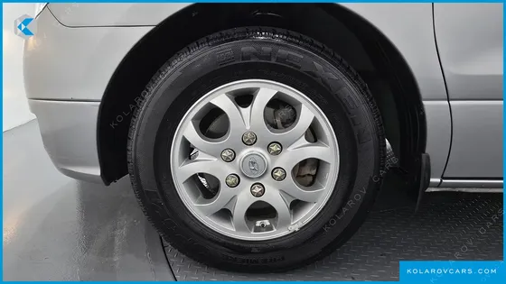 HYUNDAI STAREX 5-SEATER VAN