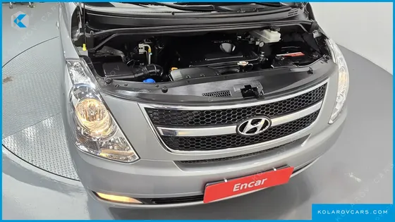 HYUNDAI STAREX 5-SEATER VAN