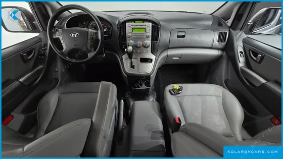 HYUNDAI STAREX 5-SEATER VAN