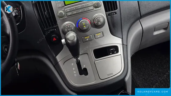 HYUNDAI STAREX 5-SEATER VAN