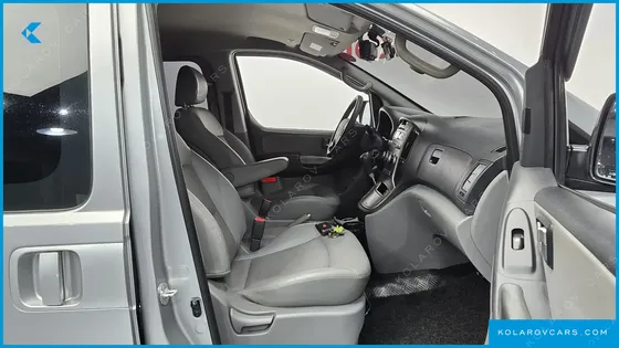 HYUNDAI STAREX 5-SEATER VAN