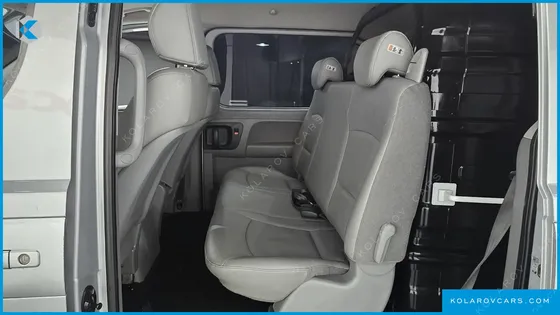 HYUNDAI STAREX 5-SEATER VAN